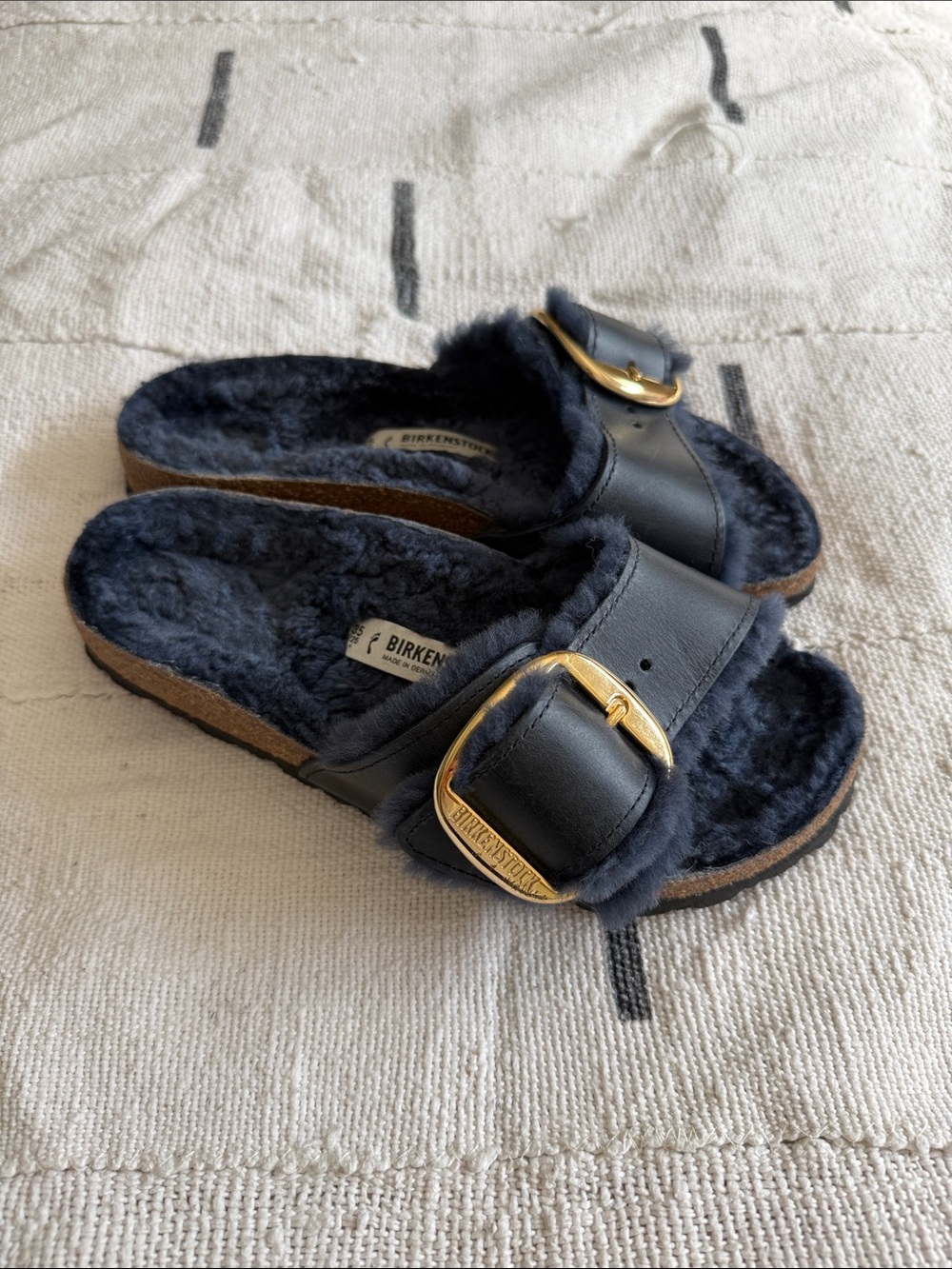 Birkenstock Dark Blue Leather Fuzzy Slide with Gold Buckle Sz 35 / 5